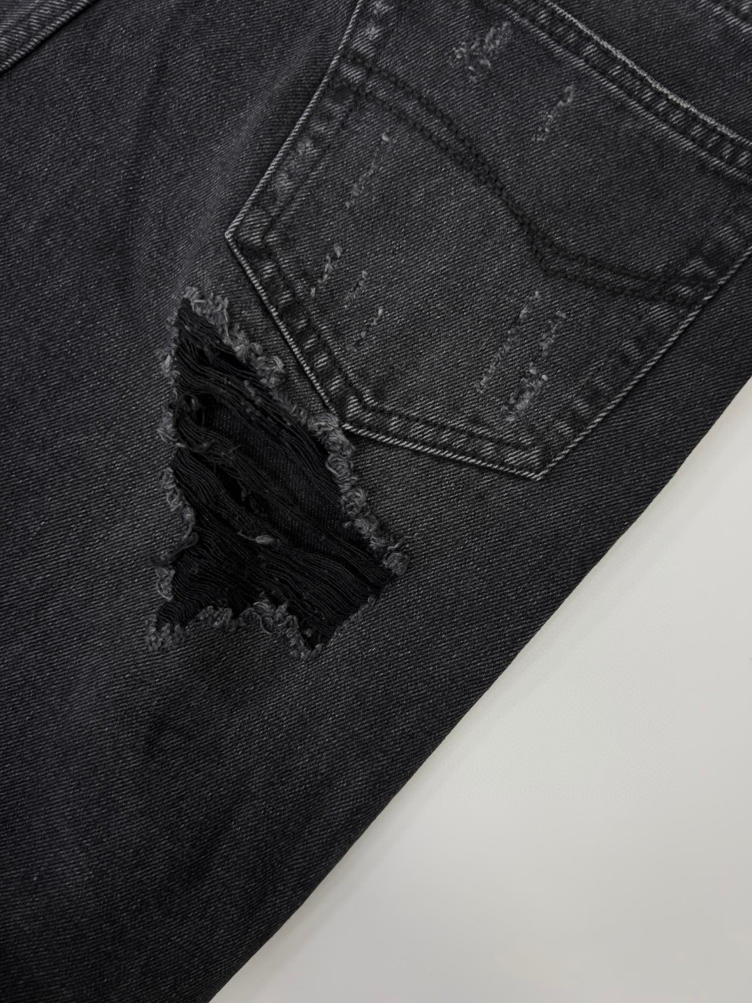 Balenciaga 巴黎世家 水洗破洞牛仔裤 长裤 男款 黑色 