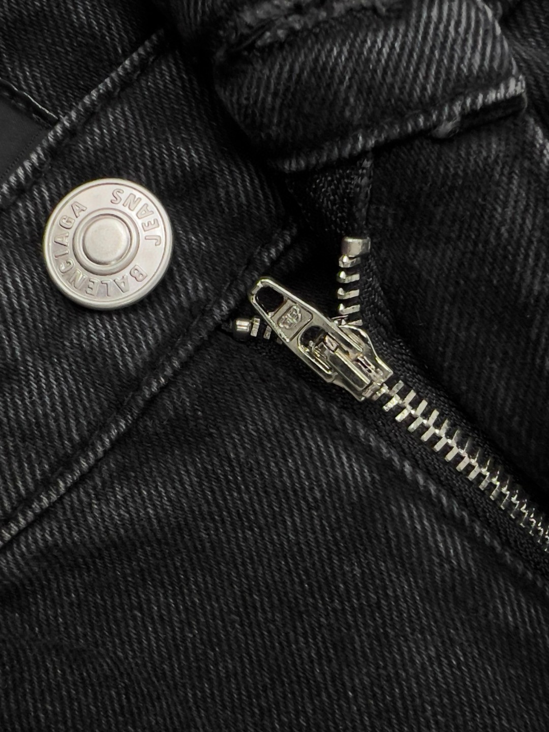 Balenciaga 巴黎世家 水洗破洞牛仔裤 长裤 男款 黑色 