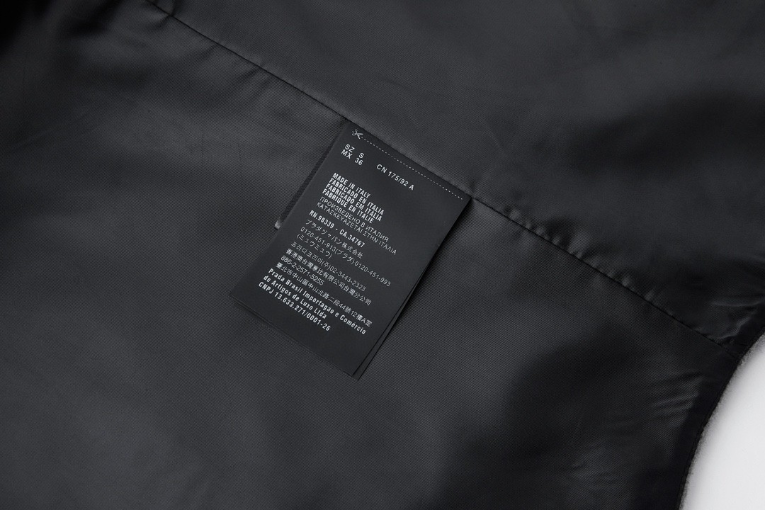 PRADA 普拉达 三角徽标羊绒衬衫 外套 长袖 黑色 灰色