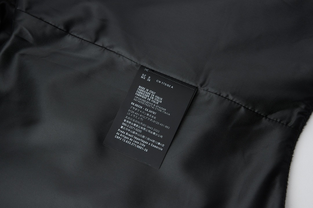 PRADA 普拉达 三角徽标羊绒衬衫 外套 长袖 黑色 灰色