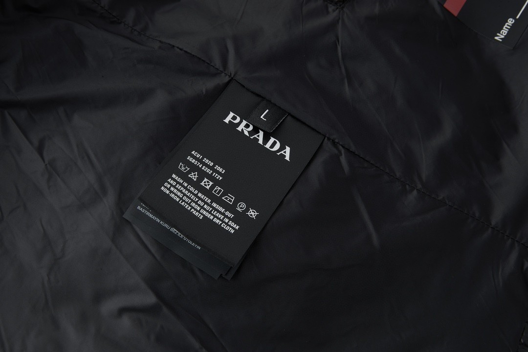 PRADA 普拉达 红标胶条马甲 羽绒服 无袖 男女同款 黑色 SGB275-1T2Y-F0002-S-192