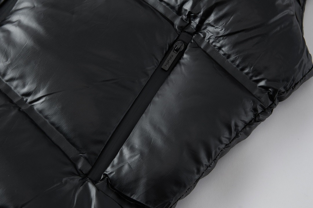 PRADA 普拉达 红标胶条马甲 羽绒服 无袖 男女同款 黑色 SGB275-1T2Y-F0002-S-192