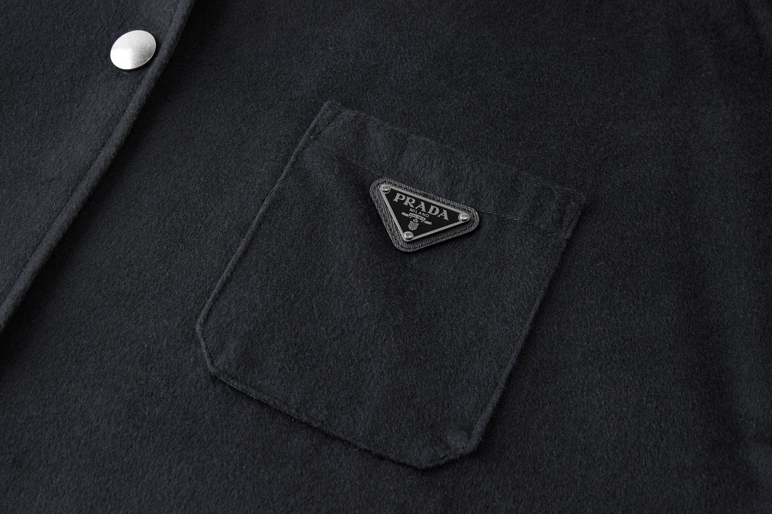 PRADA 普拉达 三角徽标羊绒衬衫 外套 长袖 黑色 灰色
