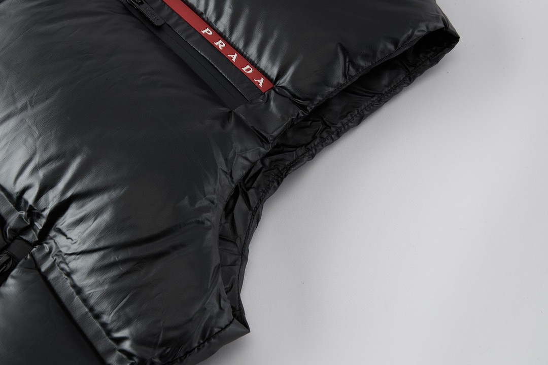 PRADA 普拉达 红标胶条马甲 羽绒服 无袖 男女同款 黑色 SGB275-1T2Y-F0002-S-192