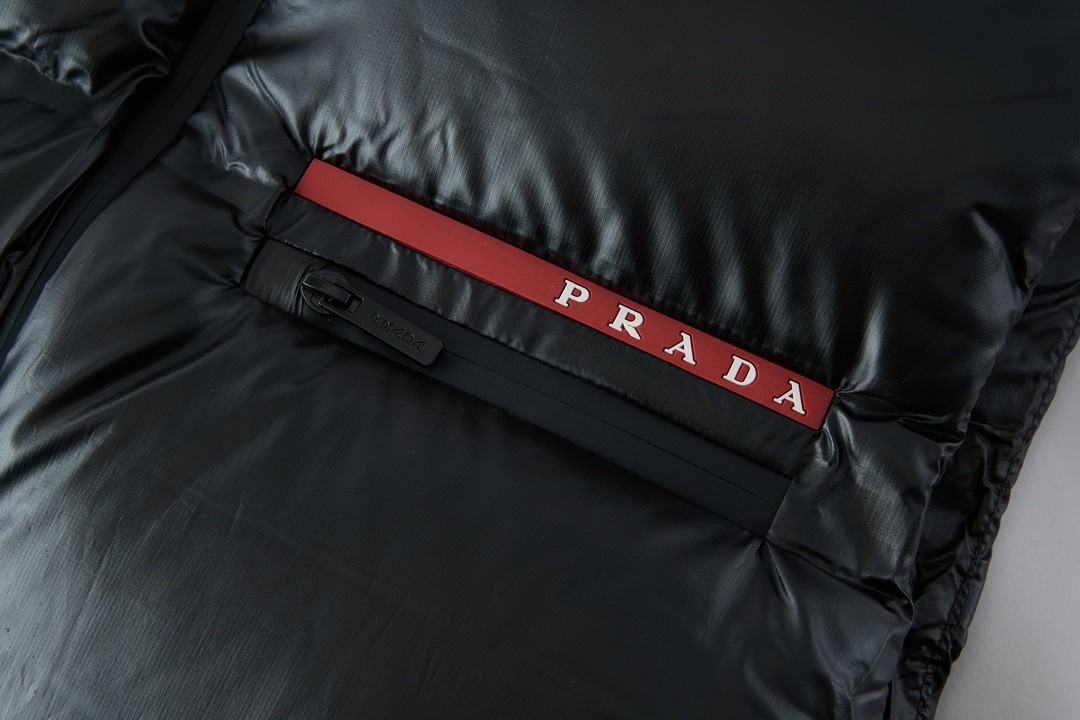 PRADA 普拉达 红标胶条马甲 羽绒服 无袖 男女同款 黑色 SGB275-1T2Y-F0002-S-192