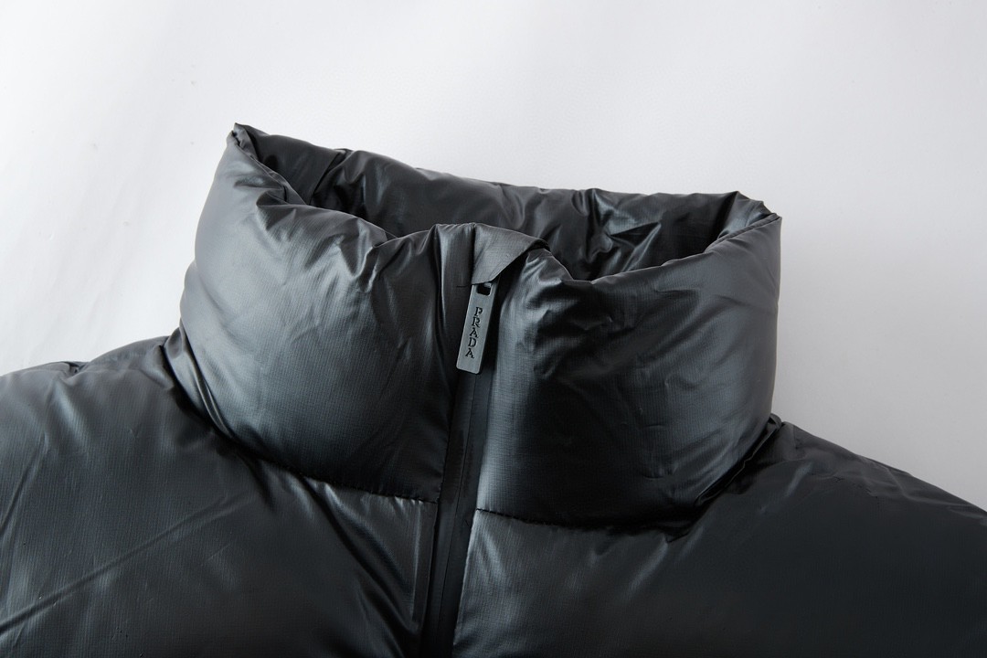 PRADA 普拉达 红标胶条马甲 羽绒服 无袖 男女同款 黑色 SGB275-1T2Y-F0002-S-192