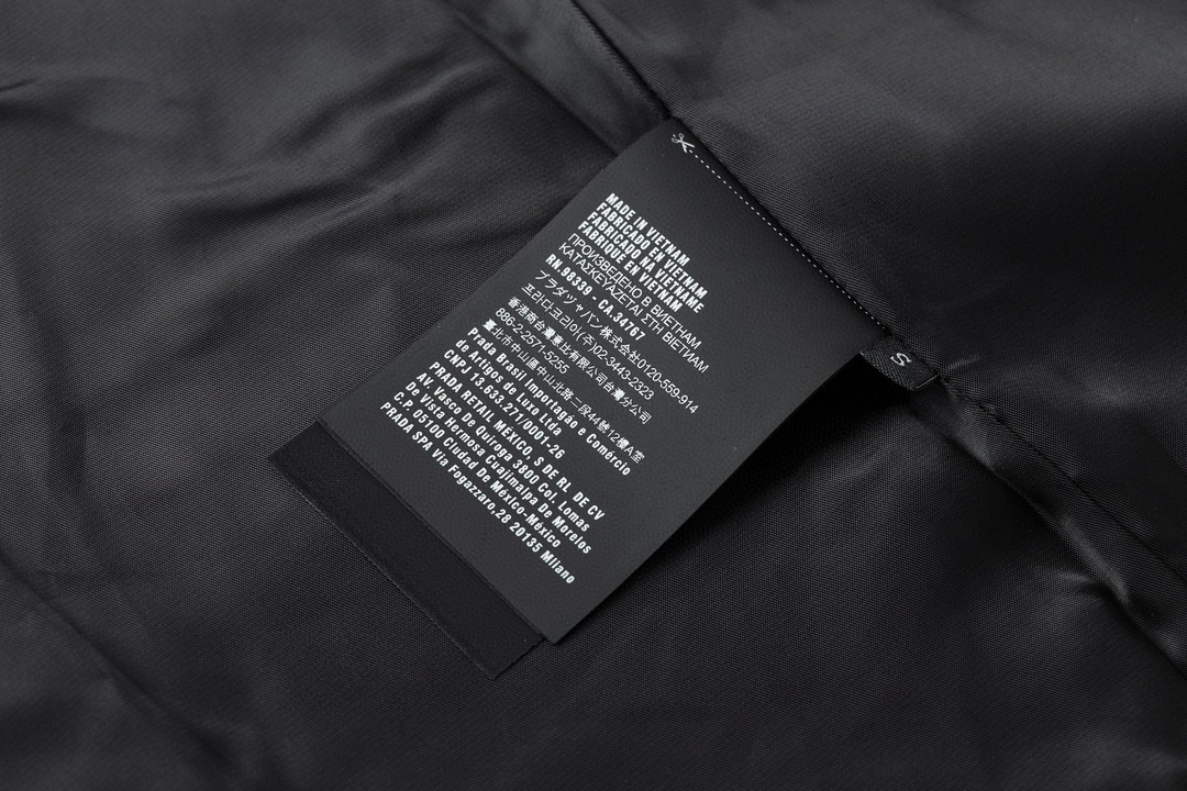 PRADA 普拉达 SS23 纯色三角徽标 天鹅绒衬衫 夹克 外套 长袖 男女同款 黑色 SC657-12HO-F0002-S-231