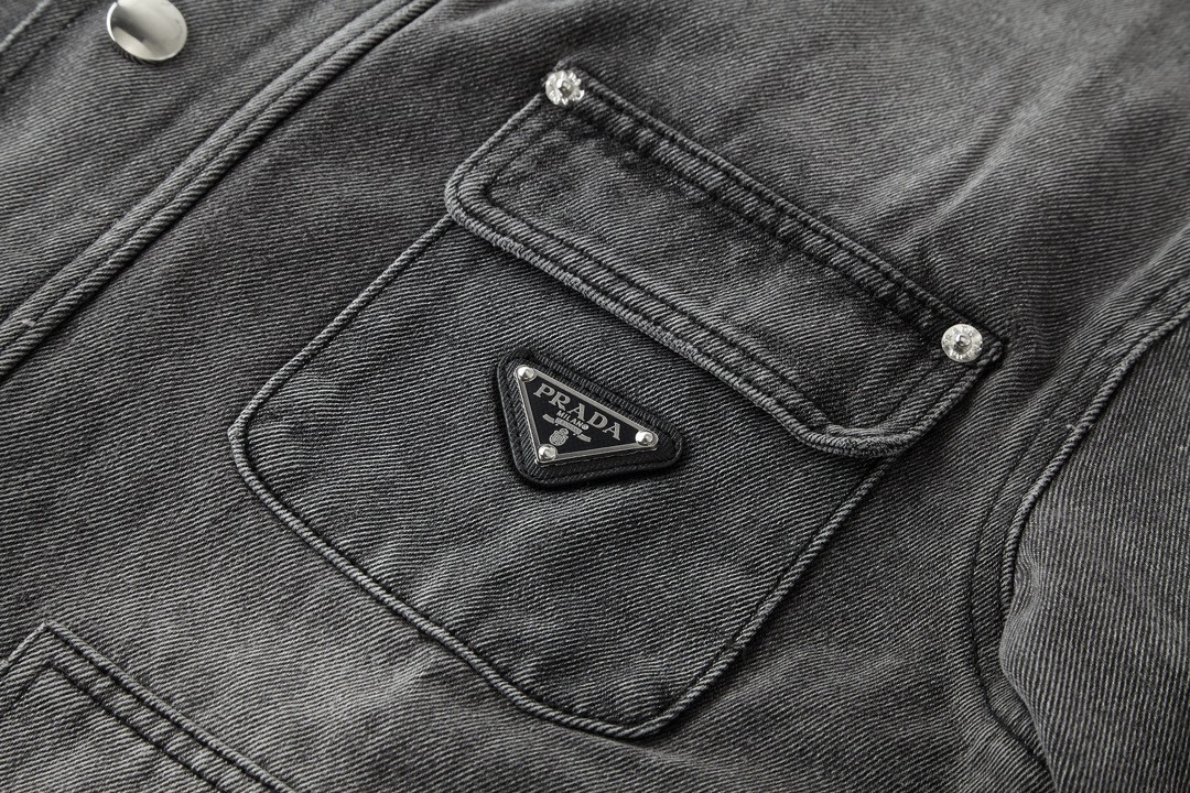 PRADA 普拉达 三角徽标 水洗做旧牛仔外套 夹克 长袖 男女同款 黑灰色 