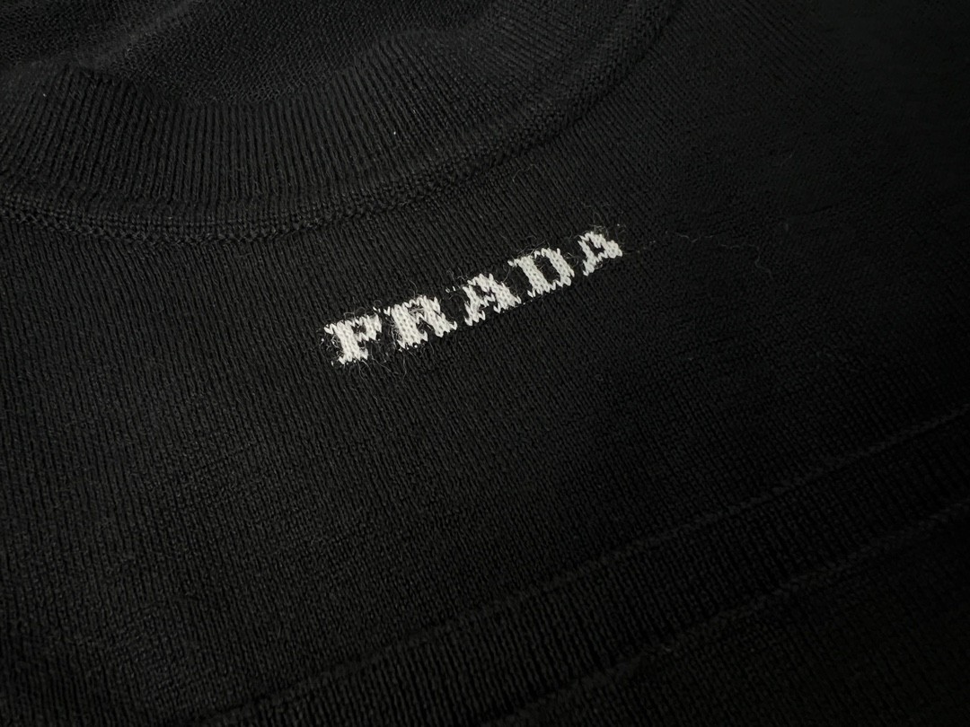 PRADA 普拉达 纯色字母Logo 毛衣 针织衫 长袖 秋冬款 黑色