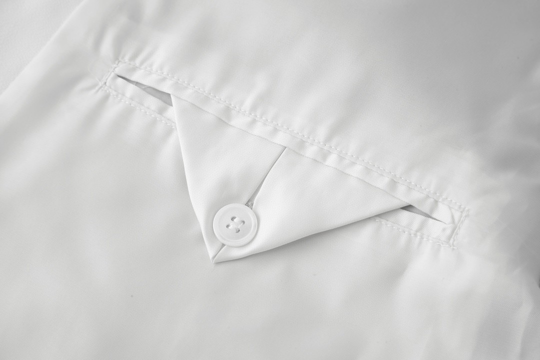 PRADA 普拉达 三角徽标拉链 小羊皮翻领夹克 外套 长袖 男女同款 白色 UPW463-1WDV-F0304-S-231