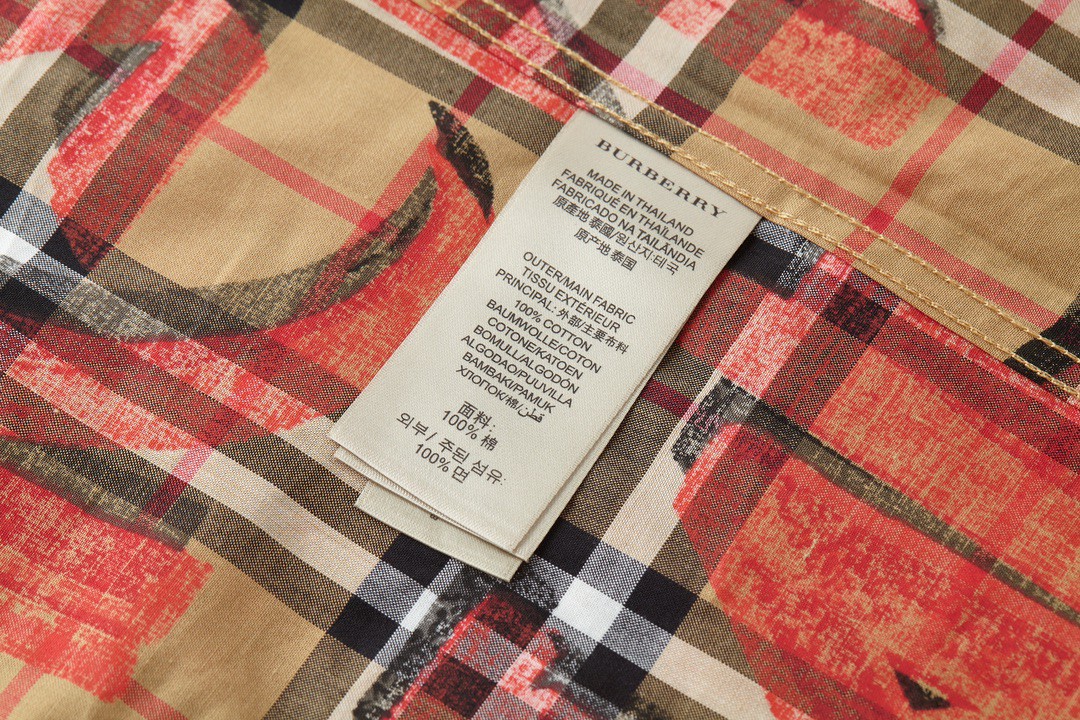 Burberry 巴宝莉 字母涂鸦格纹翻领单排扣衬衫 长袖 秋冬款 男女同款 红色