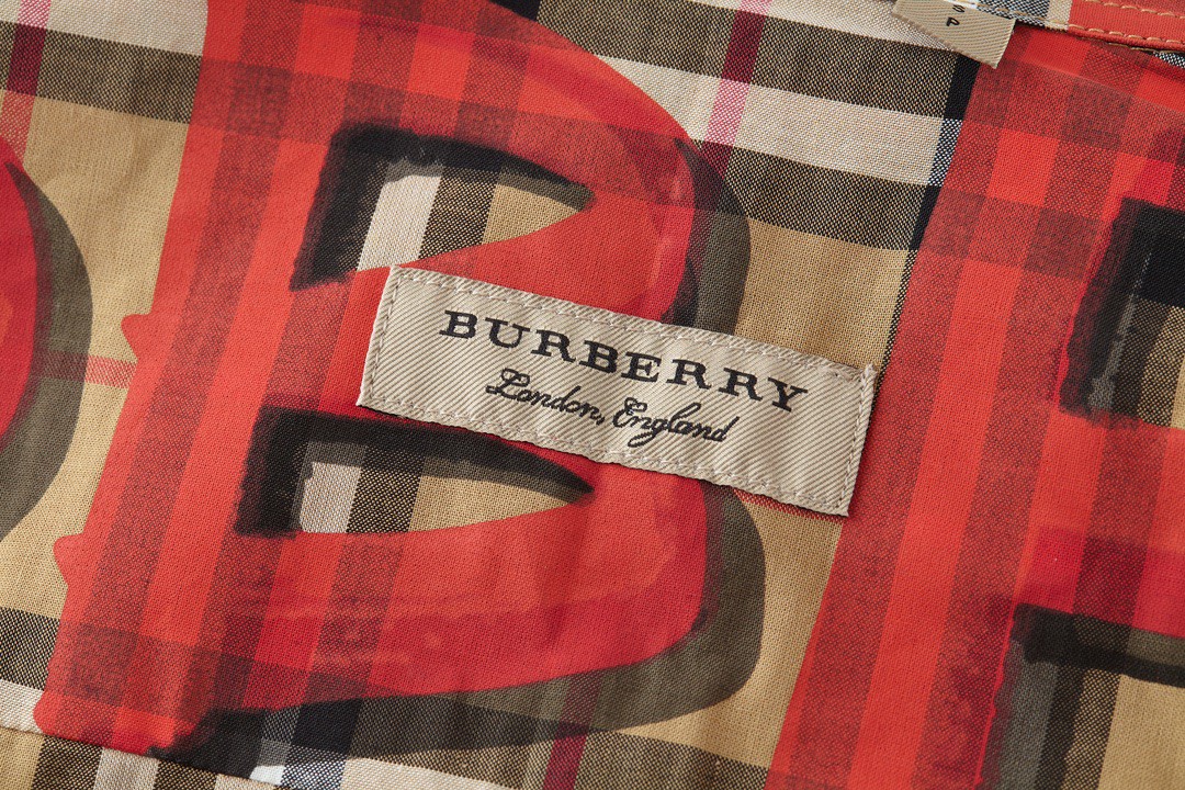 Burberry 巴宝莉 字母涂鸦格纹翻领单排扣衬衫 长袖 秋冬款 男女同款 红色