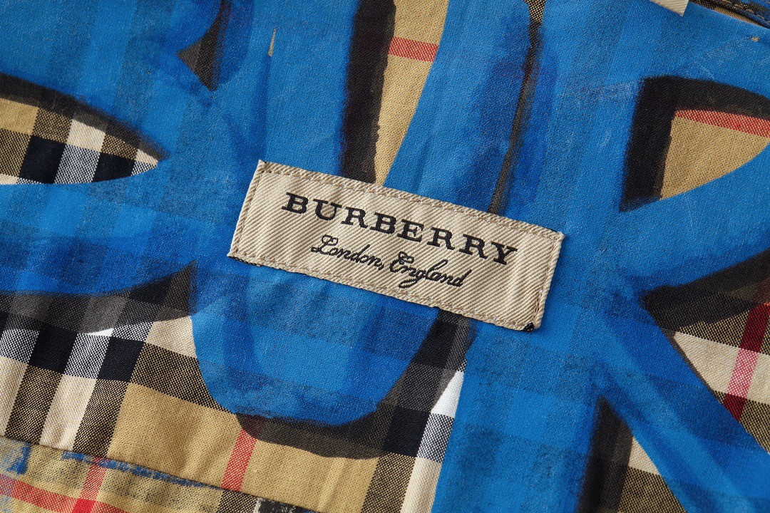 Burberry 巴宝莉 字母涂鸦格纹翻领单排扣衬衫 长袖 秋冬款 男女同款 蓝色