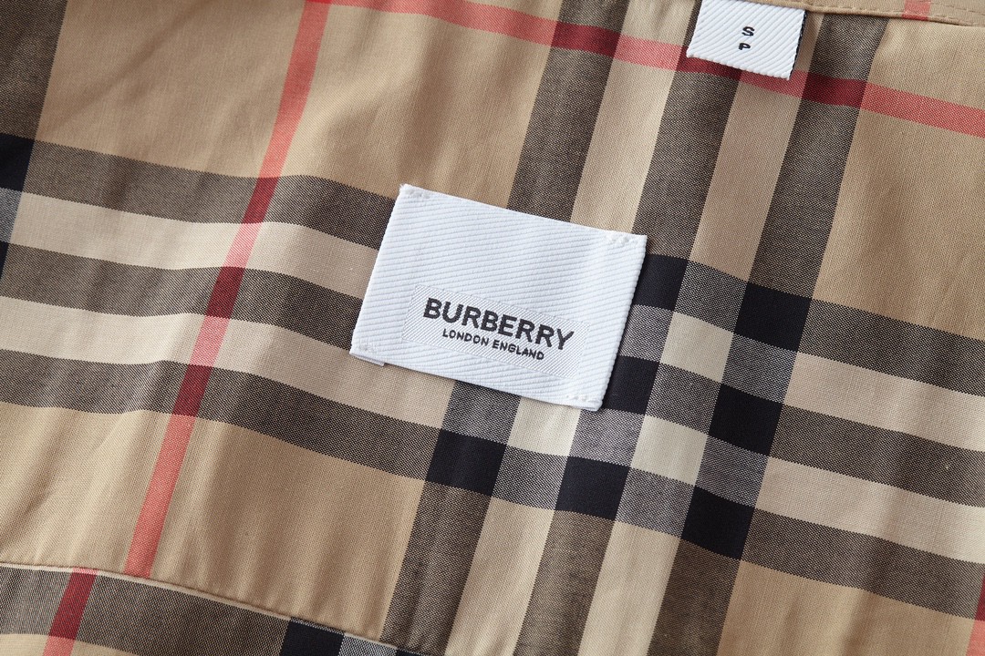 Burberry 巴宝莉 格纹翻领单排扣衬衫 长袖 秋冬款 男女同款 棕色 