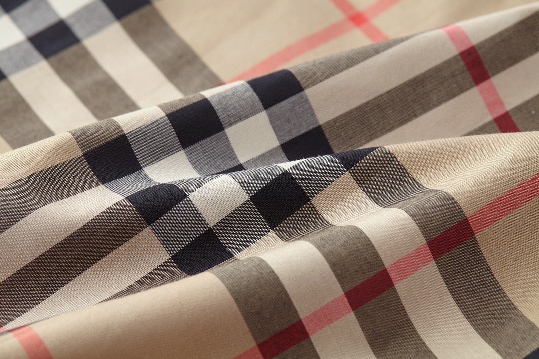 Burberry 巴宝莉 格纹翻领单排扣衬衫 长袖 秋冬款 男女同款 棕色 