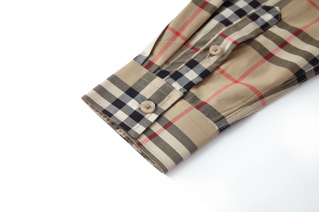 Burberry 巴宝莉 格纹翻领单排扣衬衫 长袖 秋冬款 男女同款 棕色 