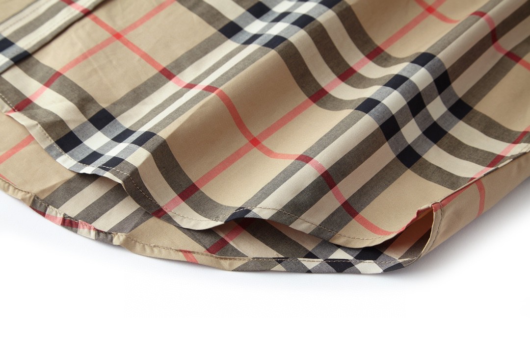 Burberry 巴宝莉 格纹翻领单排扣衬衫 长袖 秋冬款 男女同款 棕色 