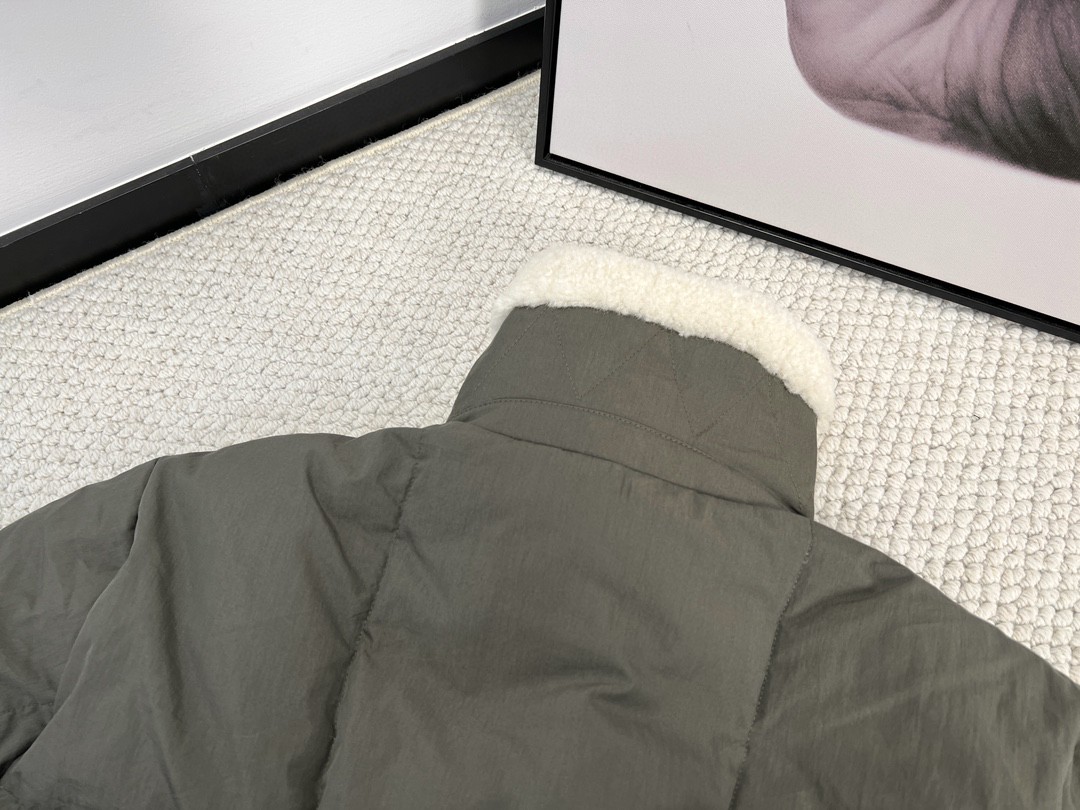 PRADA 普拉达 纯色Logo贴标 羊羔毛翻领羽绒服 夹克 外套 长袖 绿色 SGC409-1P4Q-F0414-S-232