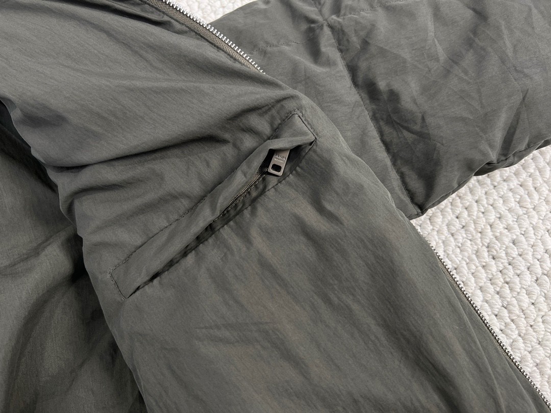 PRADA 普拉达 纯色Logo贴标 羊羔毛翻领羽绒服 夹克 外套 长袖 绿色 SGC409-1P4Q-F0414-S-232