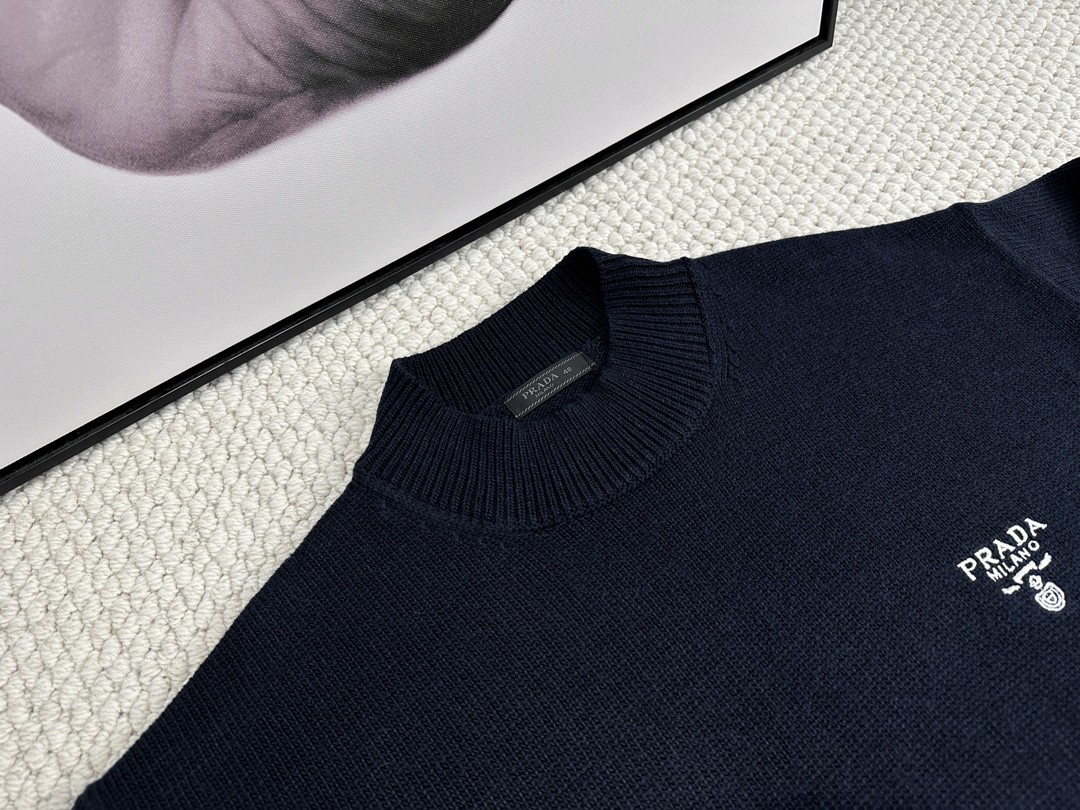 PRADA 普拉达 纯色字母Logo徽标 毛衣 针织衫 长袖 秋冬款 驼色 藏蓝色 