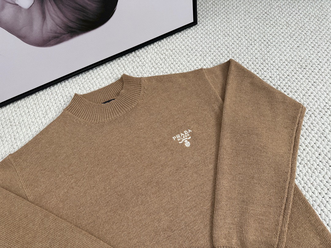 PRADA 普拉达 纯色字母Logo徽标 毛衣 针织衫 长袖 秋冬款 驼色 藏蓝色 