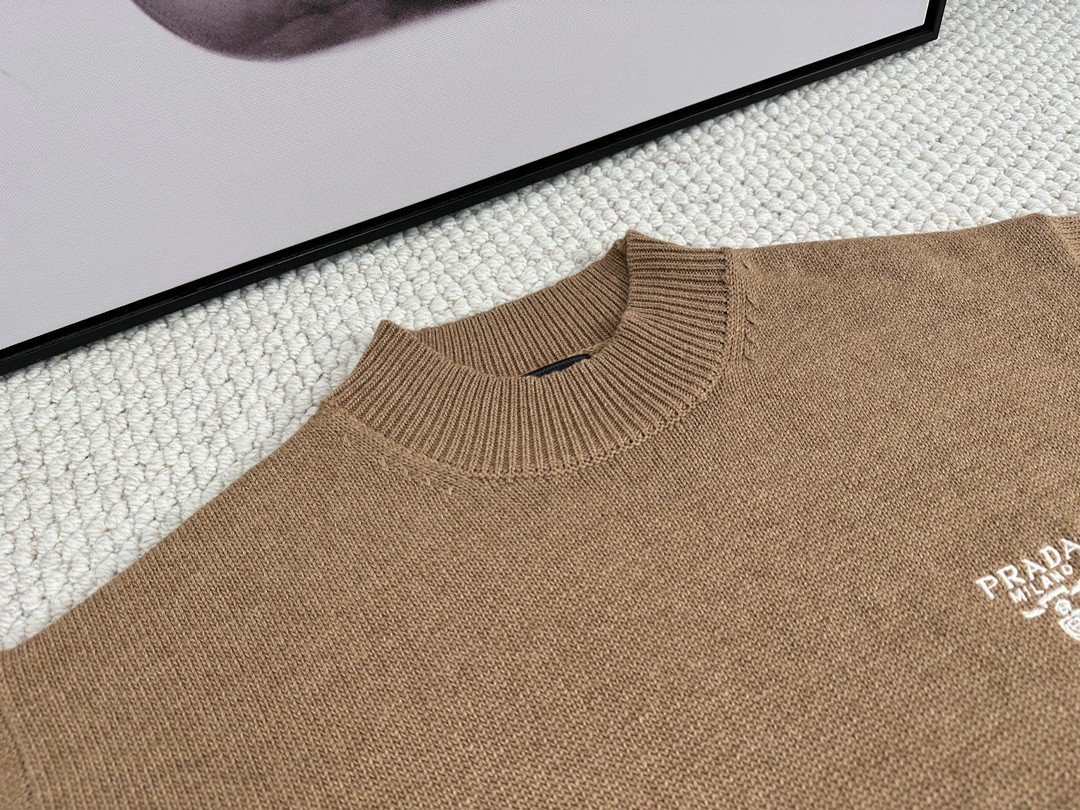 PRADA 普拉达 纯色字母Logo徽标 毛衣 针织衫 长袖 秋冬款 驼色 藏蓝色 