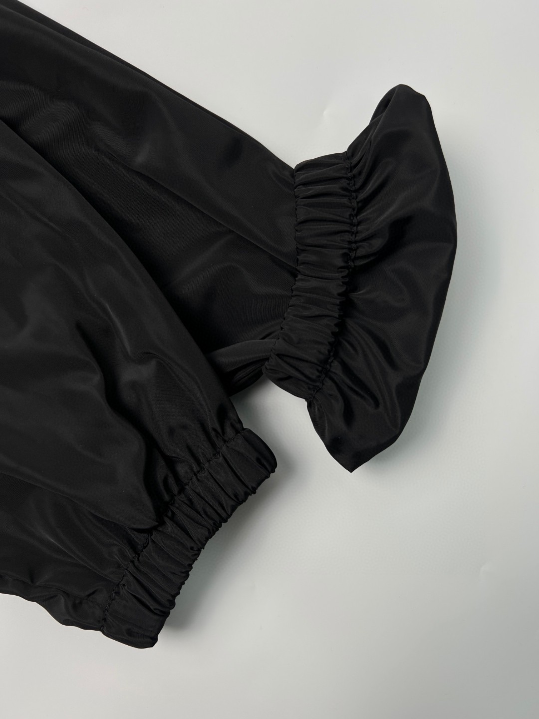 CELINE 赛琳 半拉链多功能 连帽冲锋衣 夹克 外套 长袖 秋冬款 男女同款 黑色 2W531495M-38NO