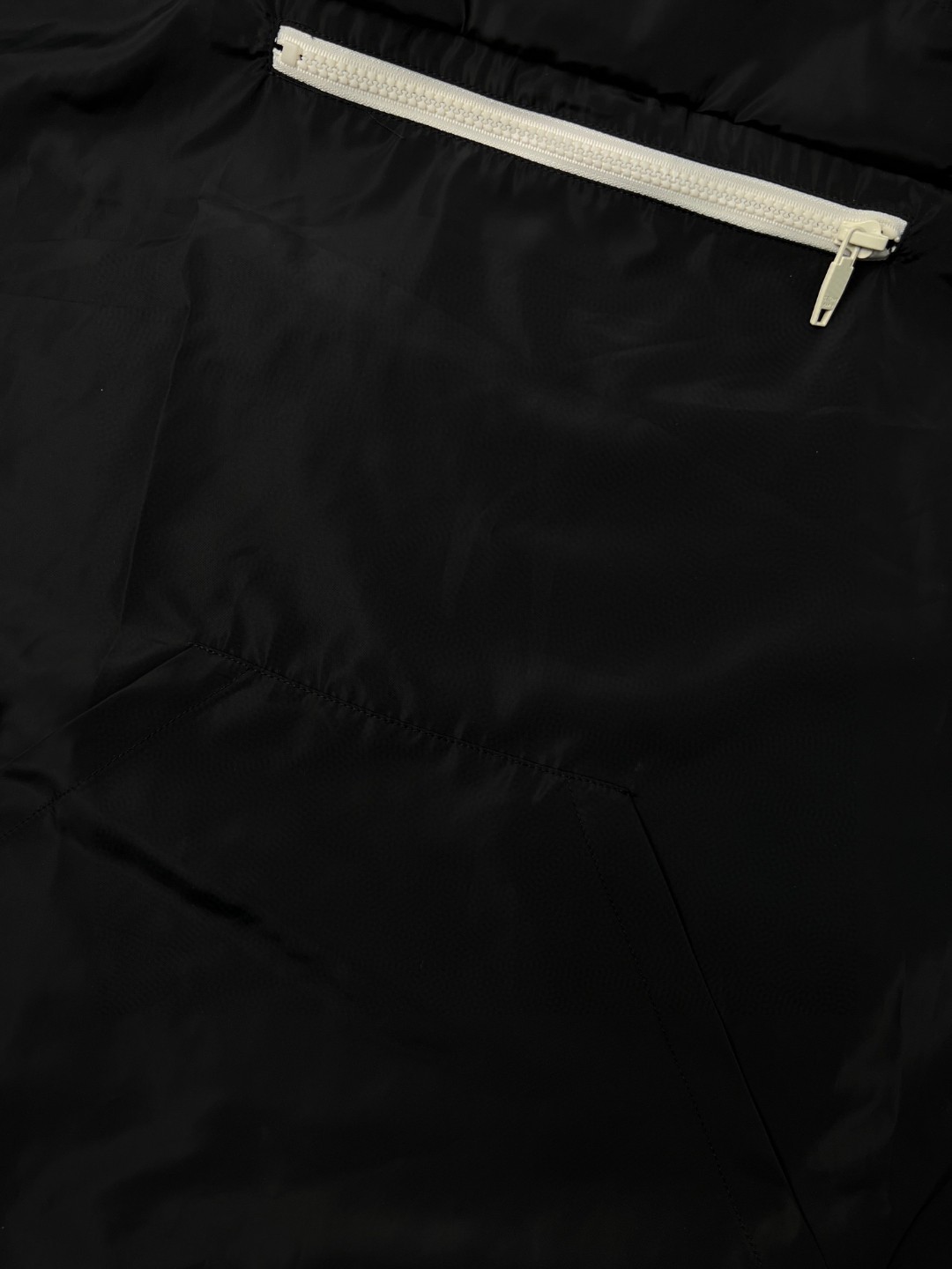 CELINE 赛琳 半拉链多功能 连帽冲锋衣 夹克 外套 长袖 秋冬款 男女同款 黑色 2W531495M-38NO