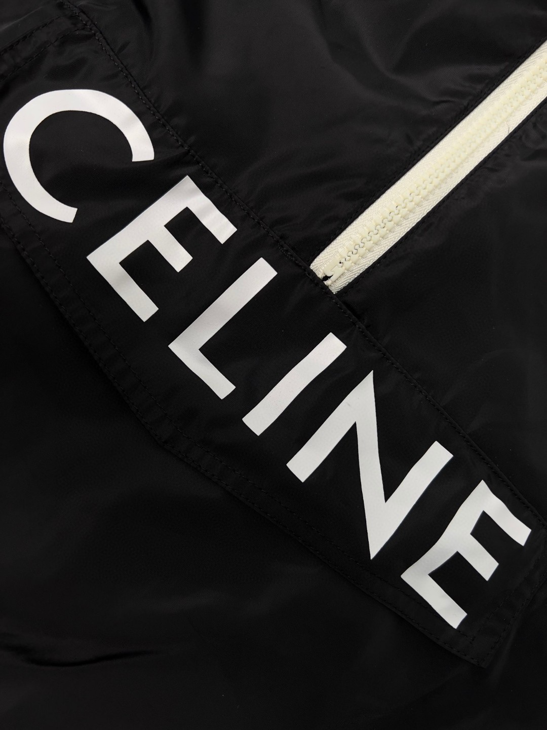 CELINE 赛琳 半拉链多功能 连帽冲锋衣 夹克 外套 长袖 秋冬款 男女同款 黑色 2W531495M-38NO