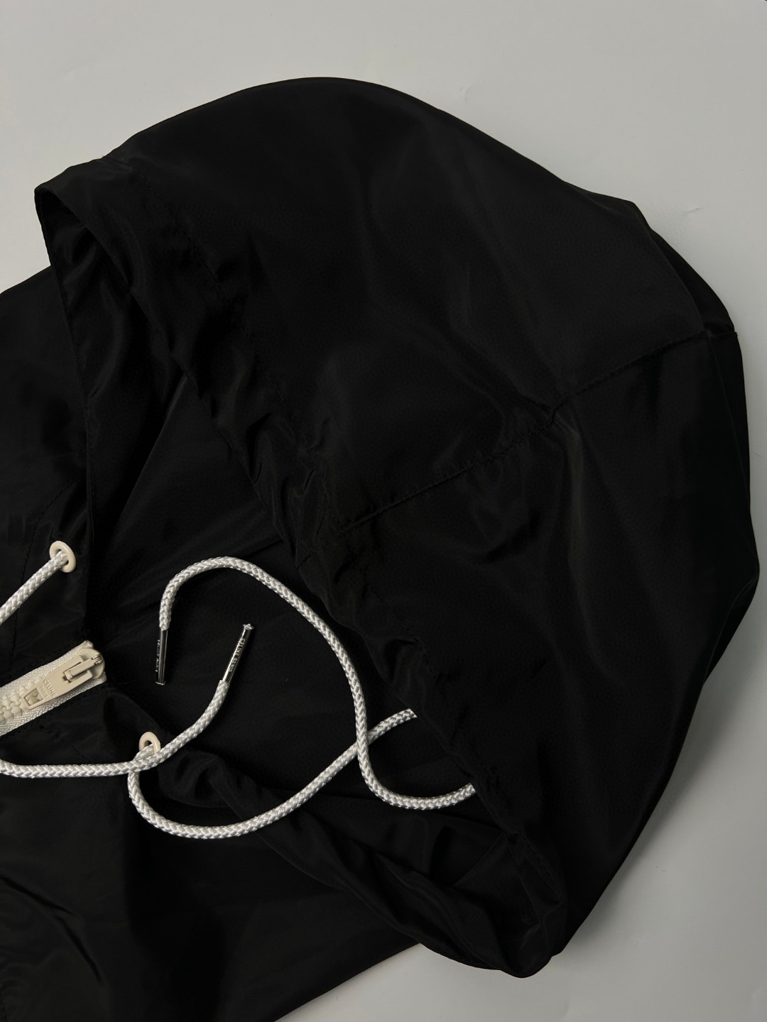 CELINE 赛琳 半拉链多功能 连帽冲锋衣 夹克 外套 长袖 秋冬款 男女同款 黑色 2W531495M-38NO