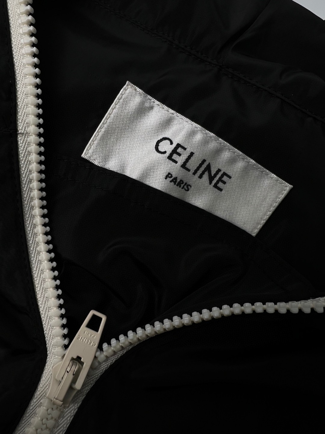 CELINE 赛琳 半拉链多功能 连帽冲锋衣 夹克 外套 长袖 秋冬款 男女同款 黑色 2W531495M-38NO