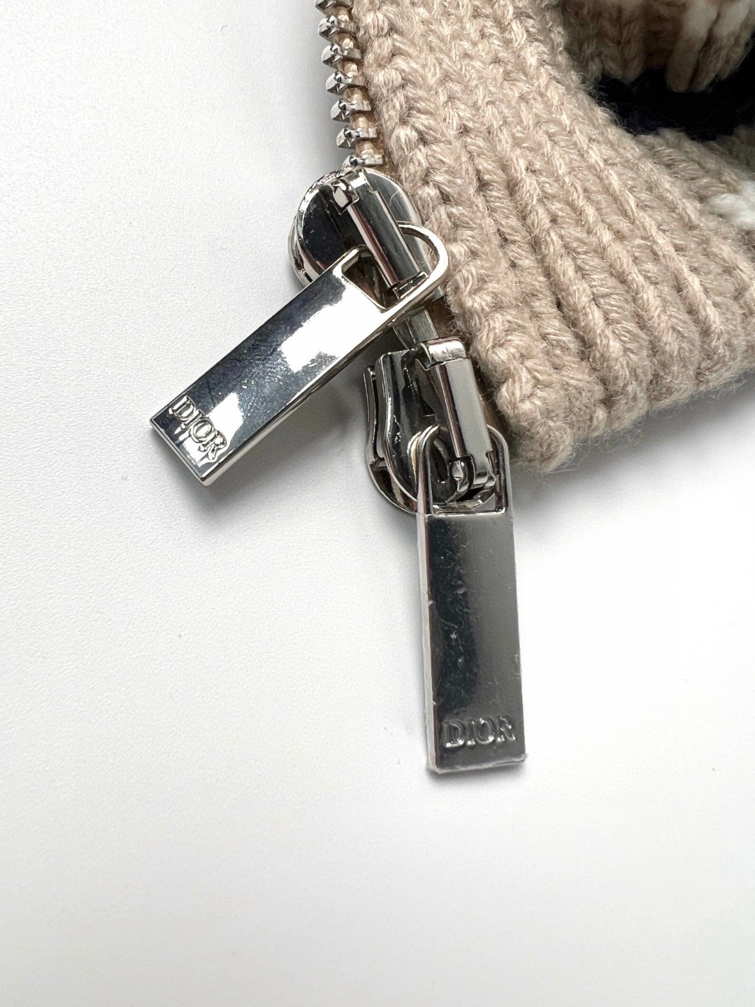 DIOR 迪奥 Denim Tears 联名款 字母印花拉链休闲高领针织开衫 毛衣 针织衫 长袖 秋冬款 米色 393M430AT697-C187