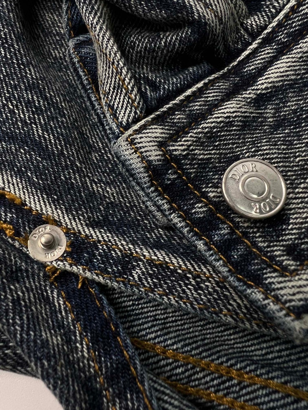 DIOR 迪奥 水洗做旧翻领单排扣牛仔外套 长袖 牛仔衣 夹克 秋冬款 蓝色 113D585BY994-510