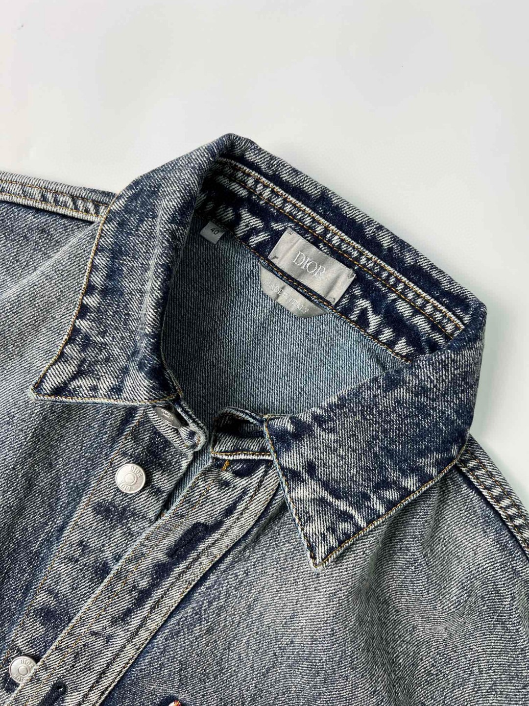 DIOR 迪奥 水洗做旧翻领单排扣牛仔外套 长袖 牛仔衣 夹克 秋冬款 蓝色 113D585BY994-510