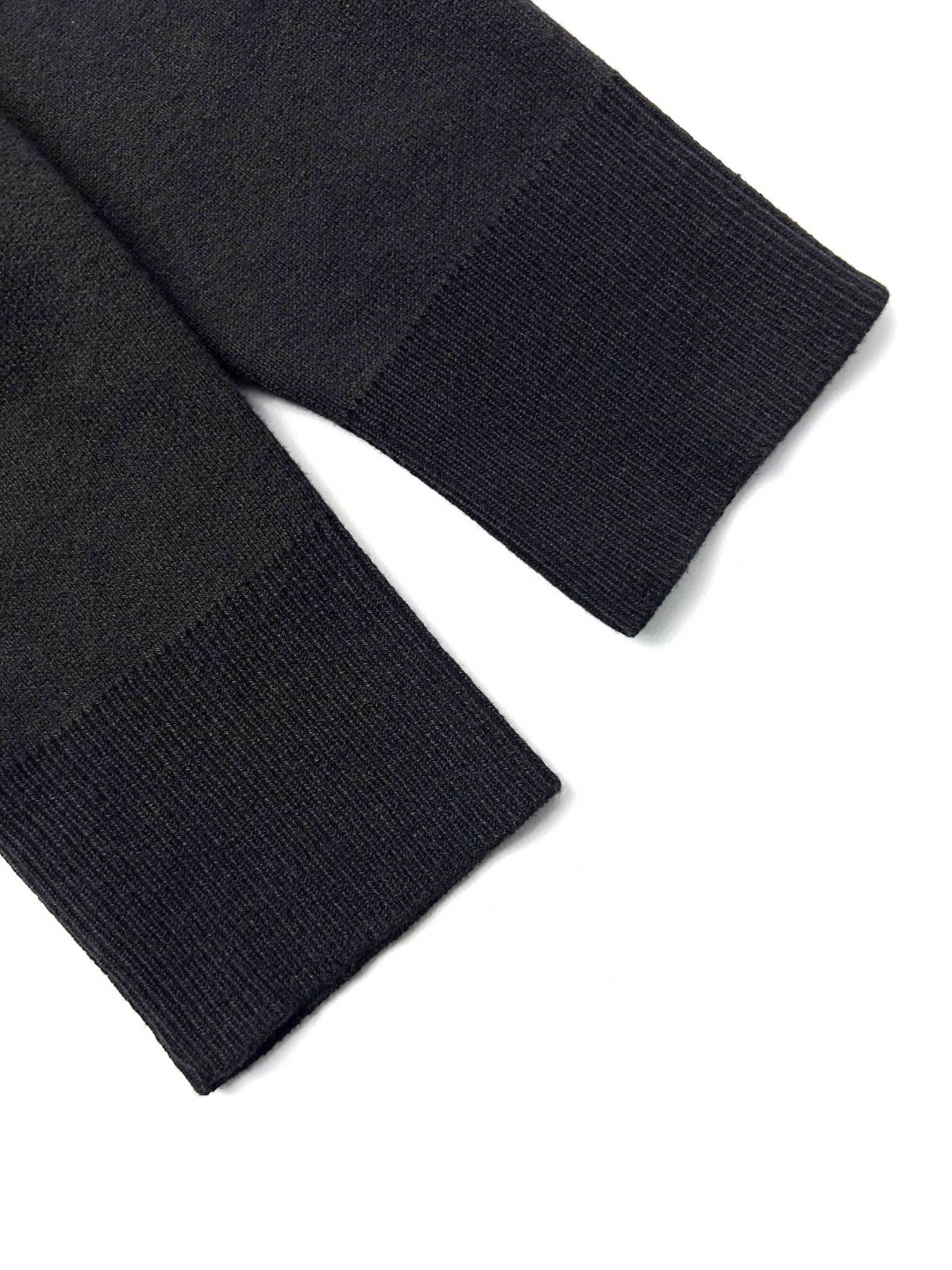 Givenchy 纪梵希 纯色袖子口袋设计 圆领套头毛衣 针织衫 长袖 秋冬款 黑色 BM90PS4YG1-001