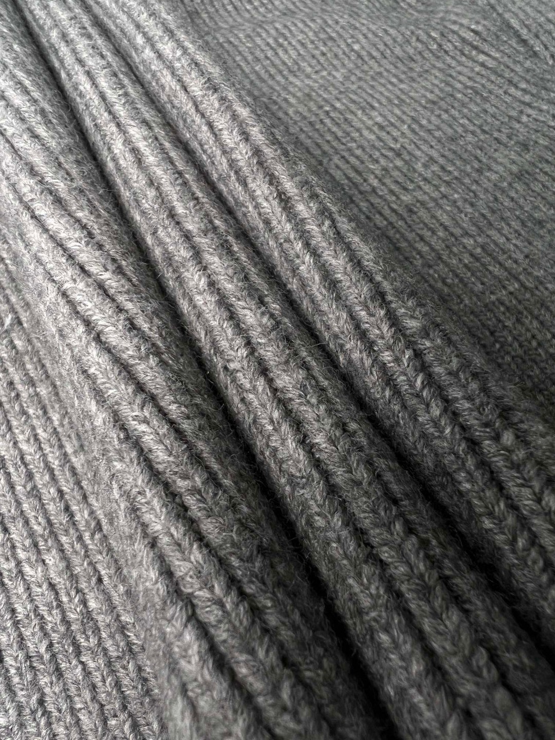 Givenchy 纪梵希 SS23 假两件套破坏毛衣 卫衣 套头 长袖 秋冬款 灰色 BM90MG4YE0-097