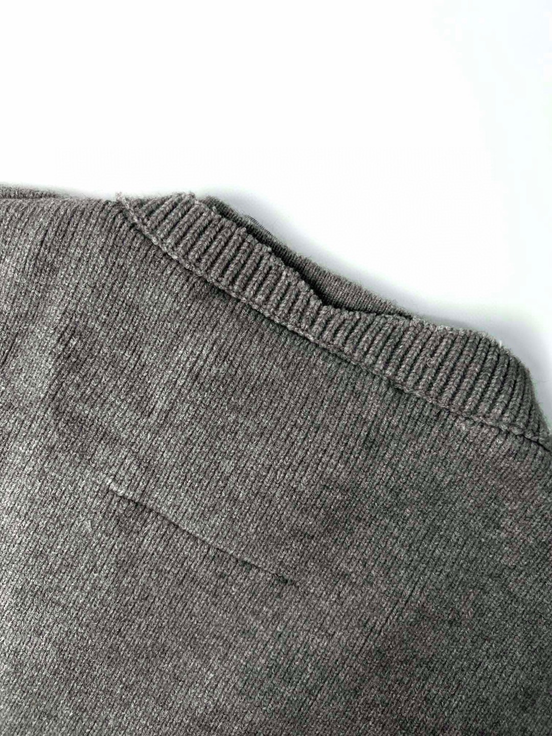 Givenchy 纪梵希 SS23 假两件套破坏毛衣 卫衣 套头 长袖 秋冬款 灰色 BM90MG4YE0-097