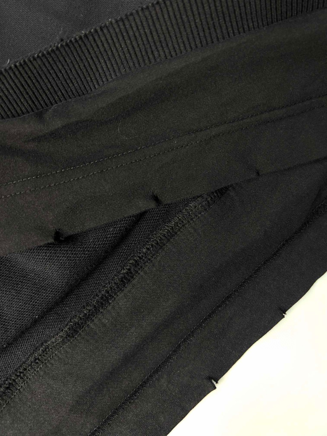 Givenchy 纪梵希 SS23 纯色破洞假三件套 连帽卫衣 套头 长袖 秋冬款 黑色 BM90ME4YDY-011