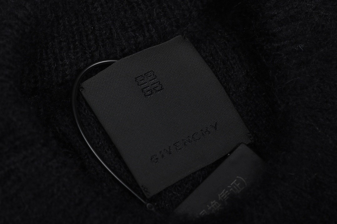 Givenchy 纪梵希 经典字母Logo图案 圆领 毛衣 长袖 秋冬款 黑色