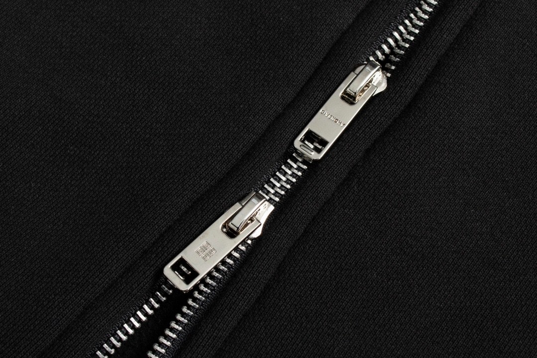 Givenchy 纪梵希 SS21 可拆卸挂锁拉链连帽卫衣 套头 长袖 秋冬款 黑色 BMJ0AZ3Y69-001