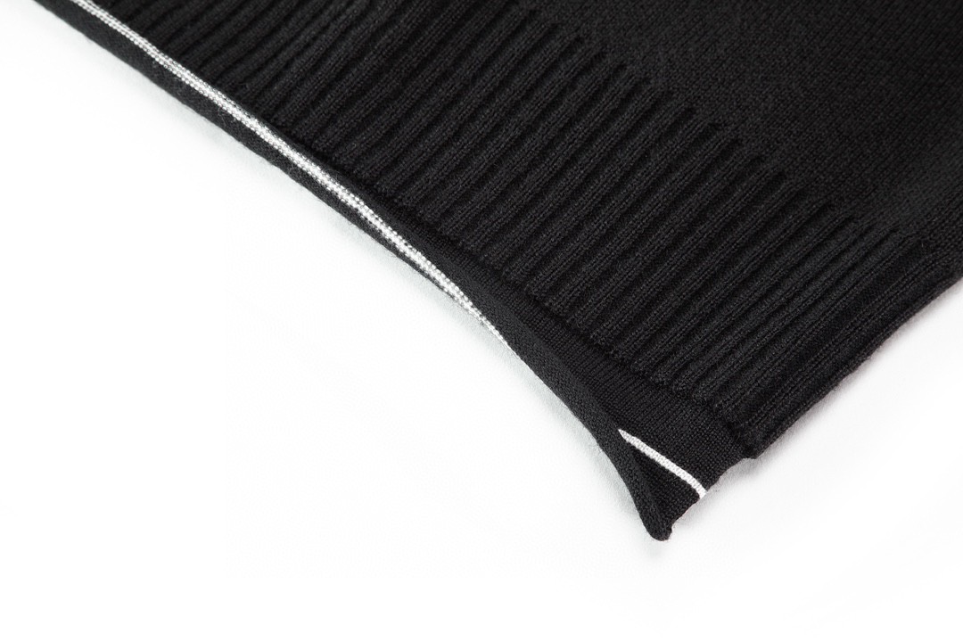 Givenchy 纪梵希 SS22 U形锁扣纯色开衫 外套 羊毛衫 针织衫 长袖 秋冬款 黑色 BM90JU4YAL-001