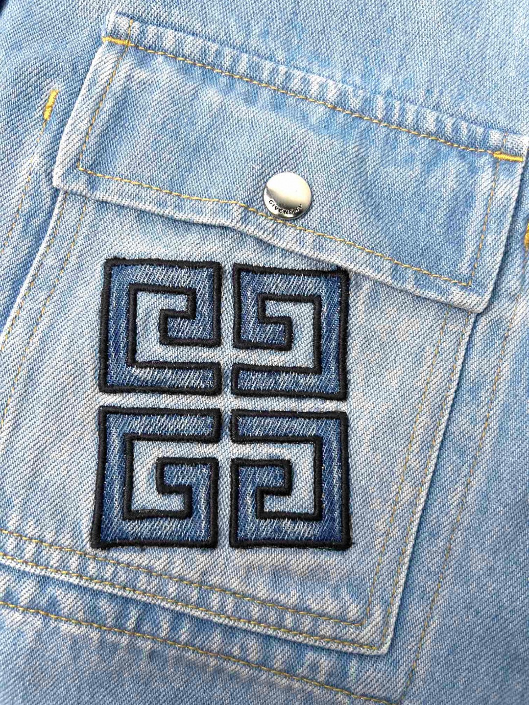 Givenchy 纪梵希 SS23 Logo刺绣印花单排扣牛仔衬衫 牛仔衣 长袖 秋冬款 蓝色 BM60X05Y5V-452