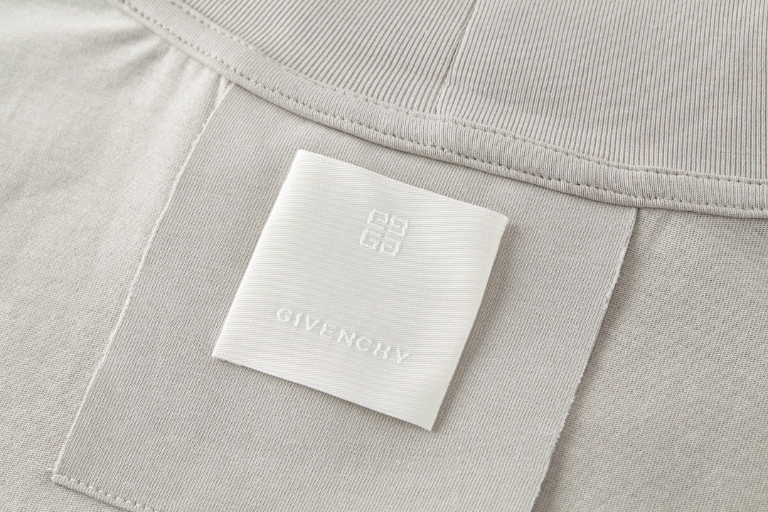 Givenchy 纪梵希 SS23 字母印花立领长袖 T 恤 打底衫 秋冬款 云灰色 BM71GM3YBN-057