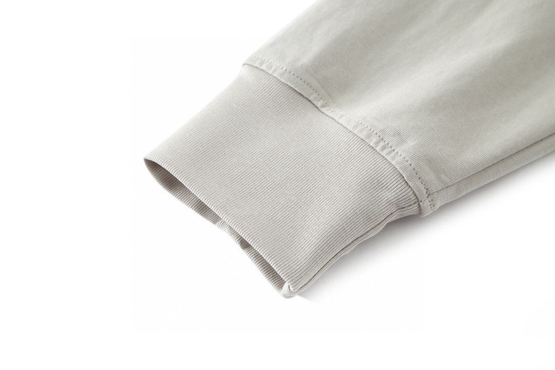 Givenchy 纪梵希 SS23 字母印花立领长袖 T 恤 打底衫 秋冬款 云灰色 BM71GM3YBN-057