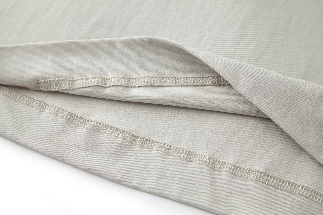 Givenchy 纪梵希 SS23 字母印花立领长袖 T 恤 打底衫 秋冬款 云灰色 BM71GM3YBN-057