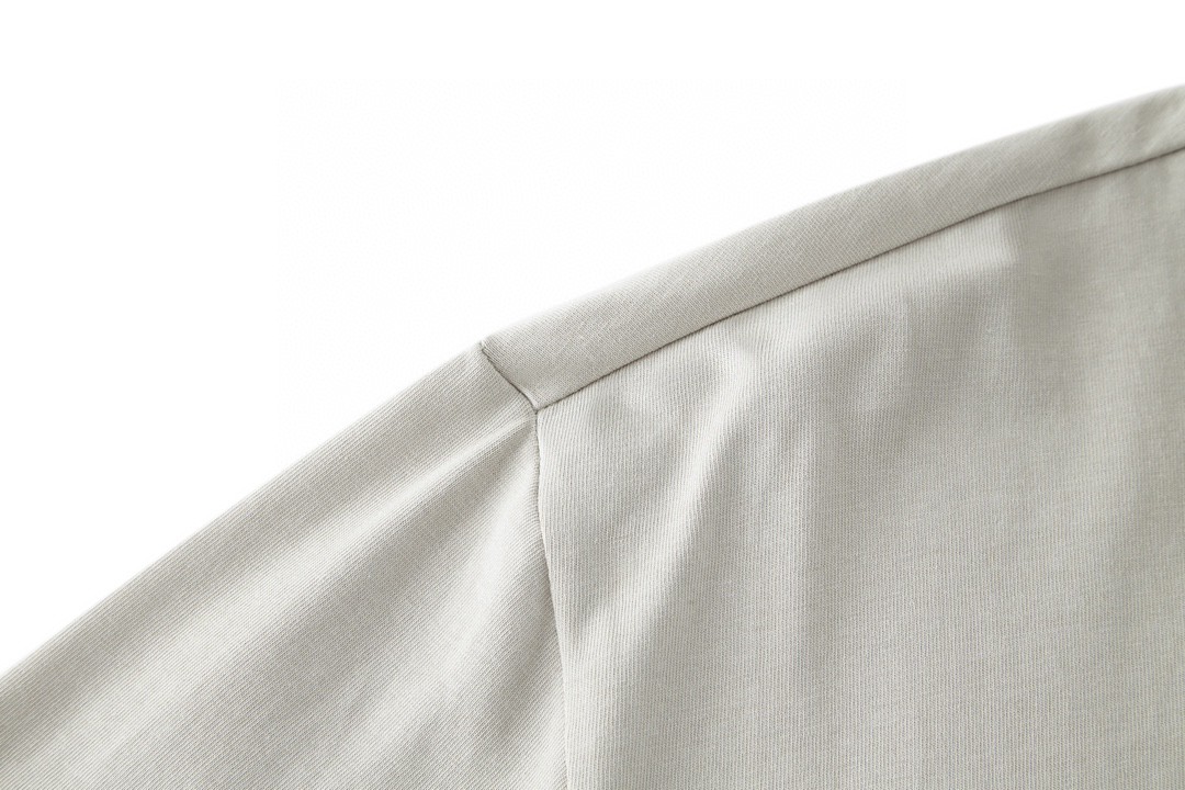 Givenchy 纪梵希 SS23 字母印花立领长袖 T 恤 打底衫 秋冬款 云灰色 BM71GM3YBN-057