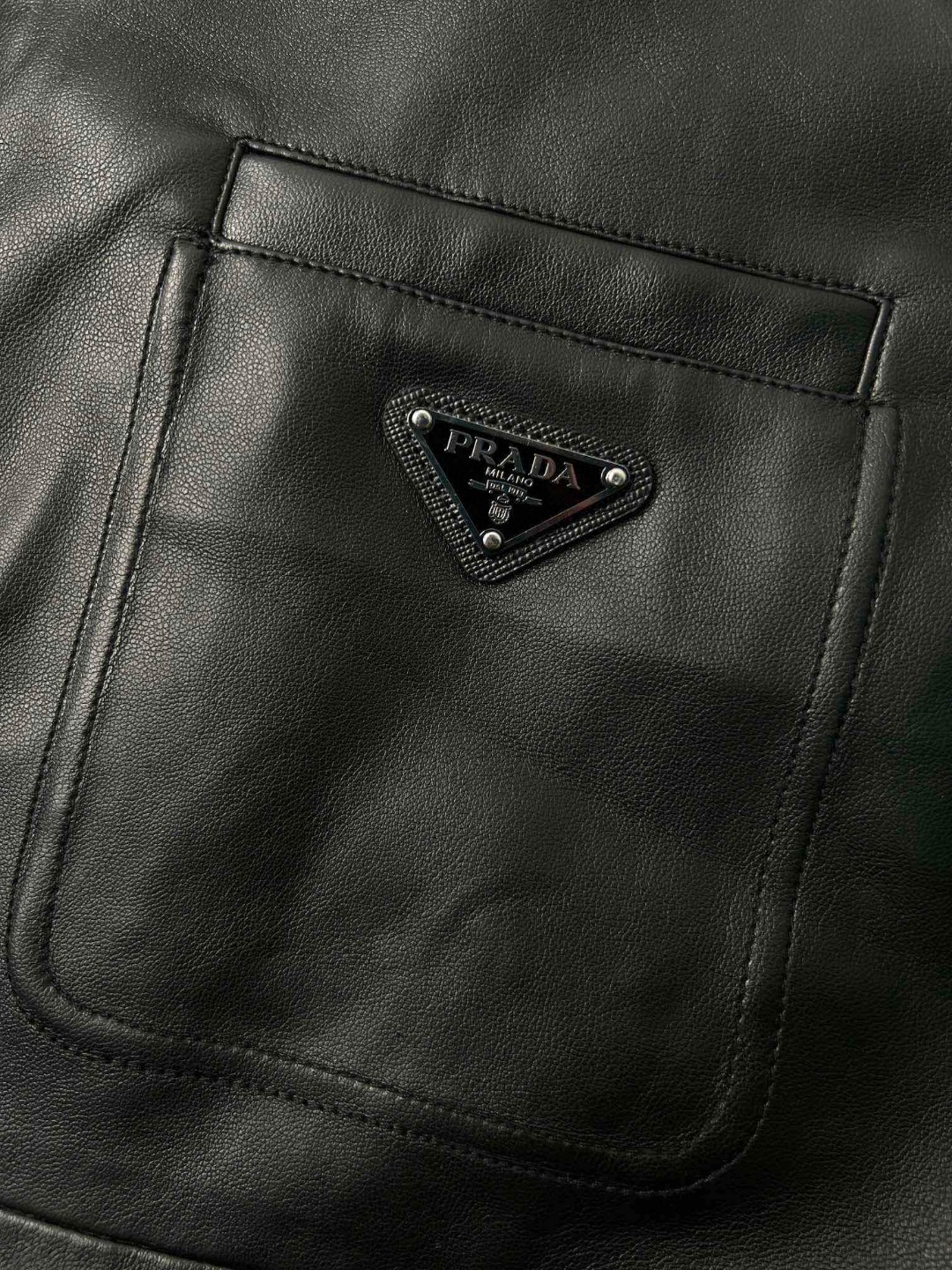 PRADA 普拉达 纯色Logo拉链休闲夹克 皮衣 外套 长袖 黑色 SGC182-1WQ8-F0002-S-231