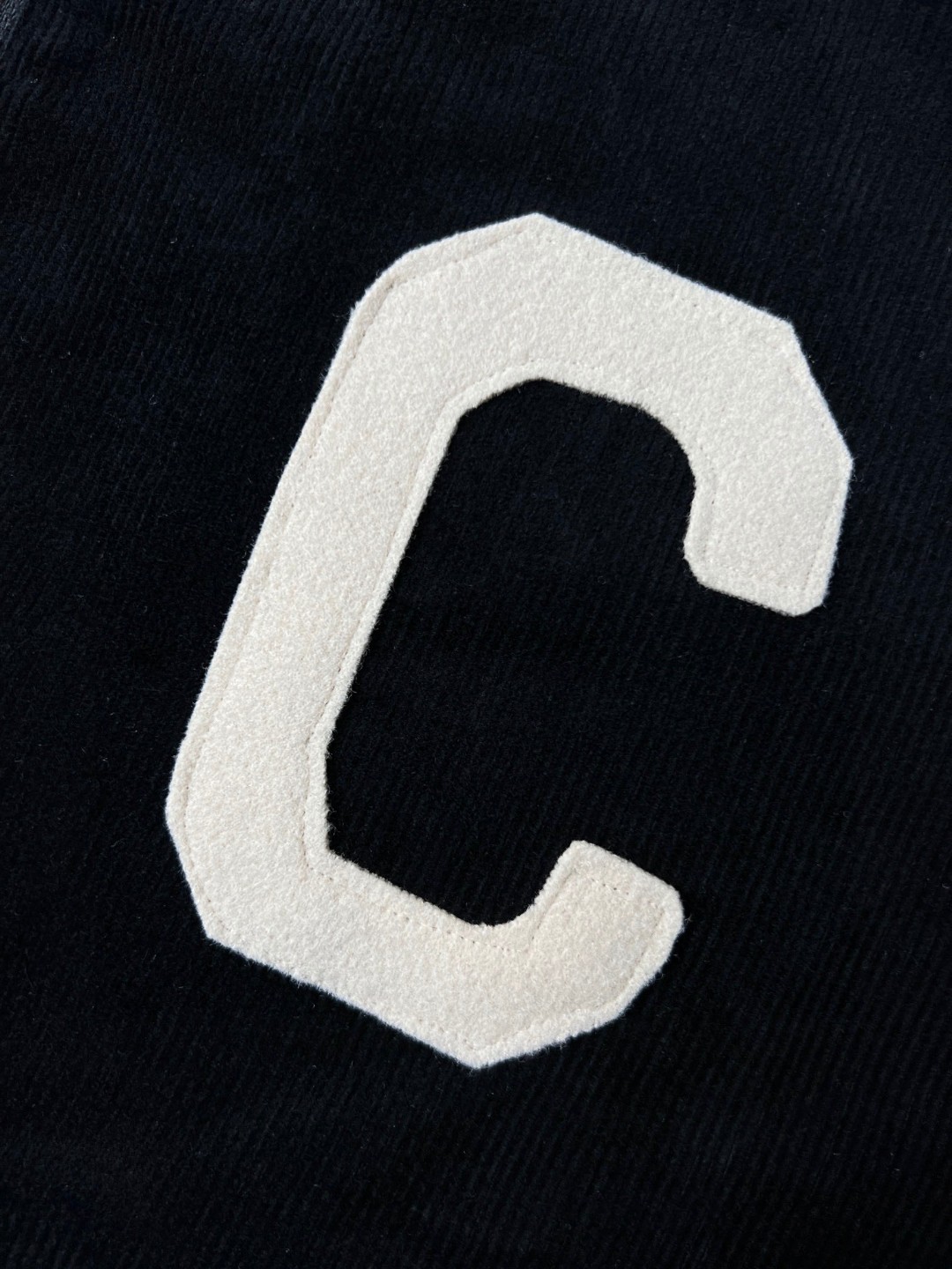 CELINE 赛琳 字母logo灯芯绒拉链夹克 外套 秋冬款 男女同款 黑色 2Q772580W-07IN