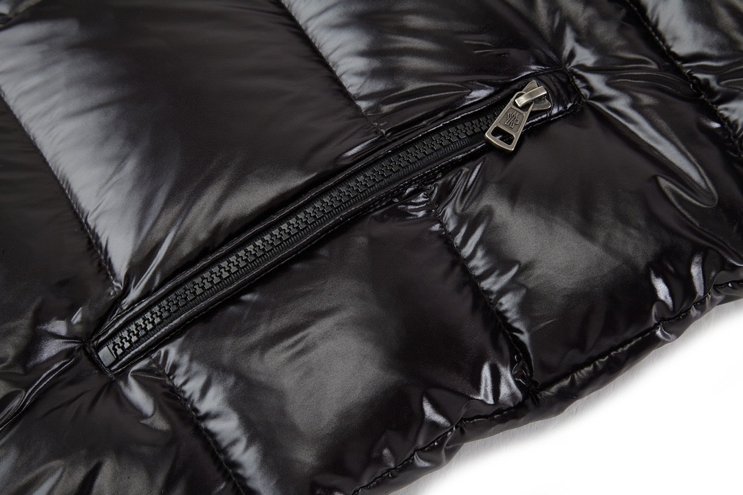 Moncler 蒙口 maya系列 漆面连帽羽绒服 马甲 保暖 外套 黑色 G20911A0015268950999