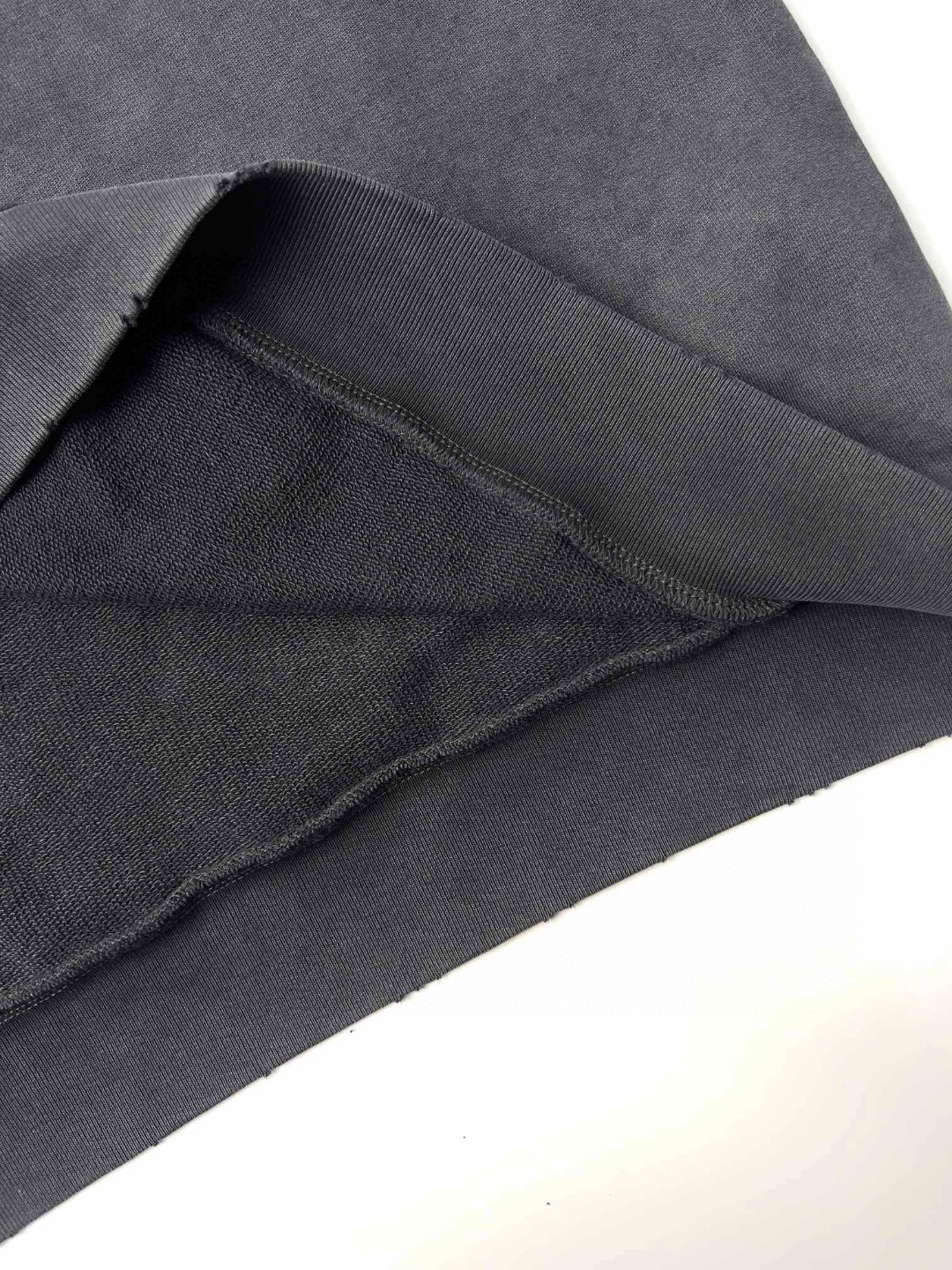 Balenciaga 巴黎世家 纯色领口穿孔金属饰品卫衣 长袖 圆领 秋冬 男女同款 黑色 762718TPVD91055